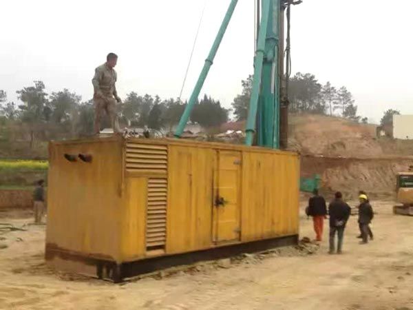 门源如何判断水冷式机油散热器密封件是否需要更换？